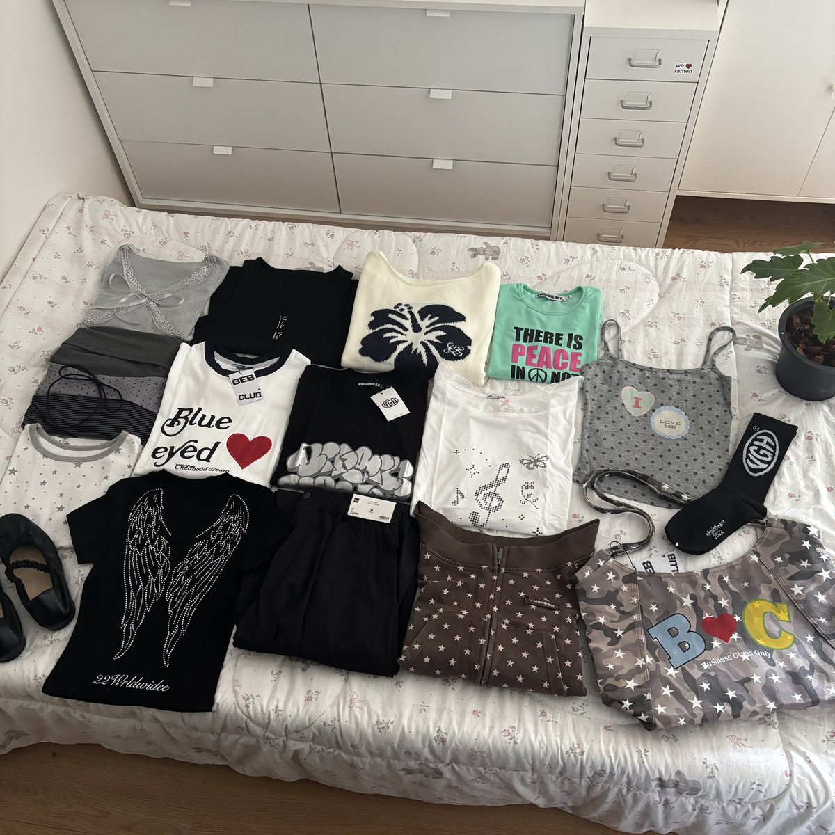 decnpoy's tweet photo. ⋆   wts    🪷
new and second hand
โละ ส่งต่อ เสื้อผ้า กระเป๋า รองเท้า 

( ☁️ )  ลง วันนี้ (10/07) เวลา 20.00
ค่าส่ง 40 thb  .  ไม่มีบวกเพิ่ม

⭐︎ ⭐︎   ปัก และ รี ลด 10.- คับ    ♪

#ส่งต่อเสื้อผ้า #ส่งต่อเสื้อผ้ามือ2 #ส่งต่อเสื้อผ้ามือสอง #ส่งต่อกระเป๋า #ส่งต่อรองเท้า https://t.co/SGTEnz8tpN