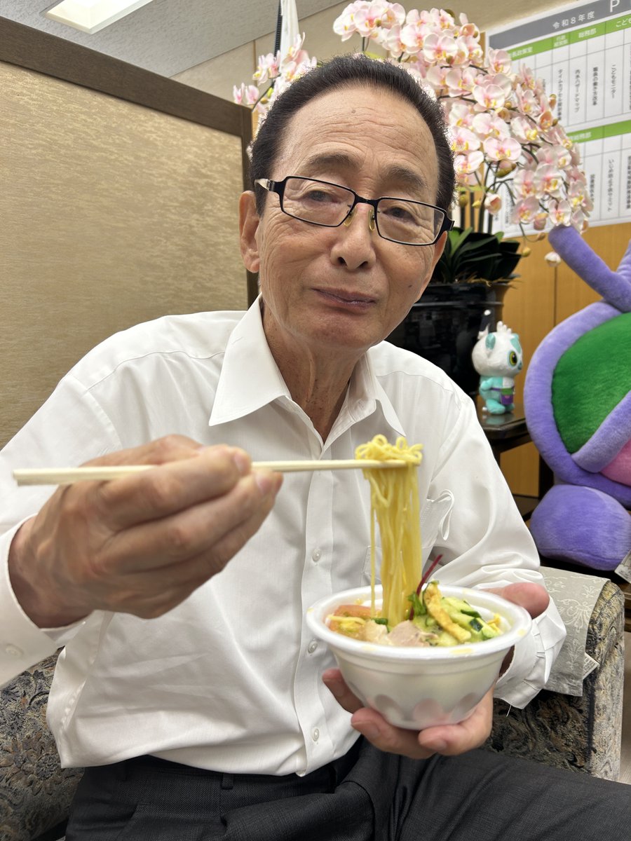 mayorageo's tweet photo. 新たな上尾の魅力を生み出すべく、上尾の特産品であるキウイを使ったラーメンの試作・試食を行いました！ 実は上尾市のキウイは、埼玉県内トップの産出額なんです。 ご協力いただいた「#宝来」さん、ありがとうございました。 キウイの爽やかな酸味が意外なほど馴染み、新しい美味しさを発見しました！ https://t.co/pGAx0jFPFr