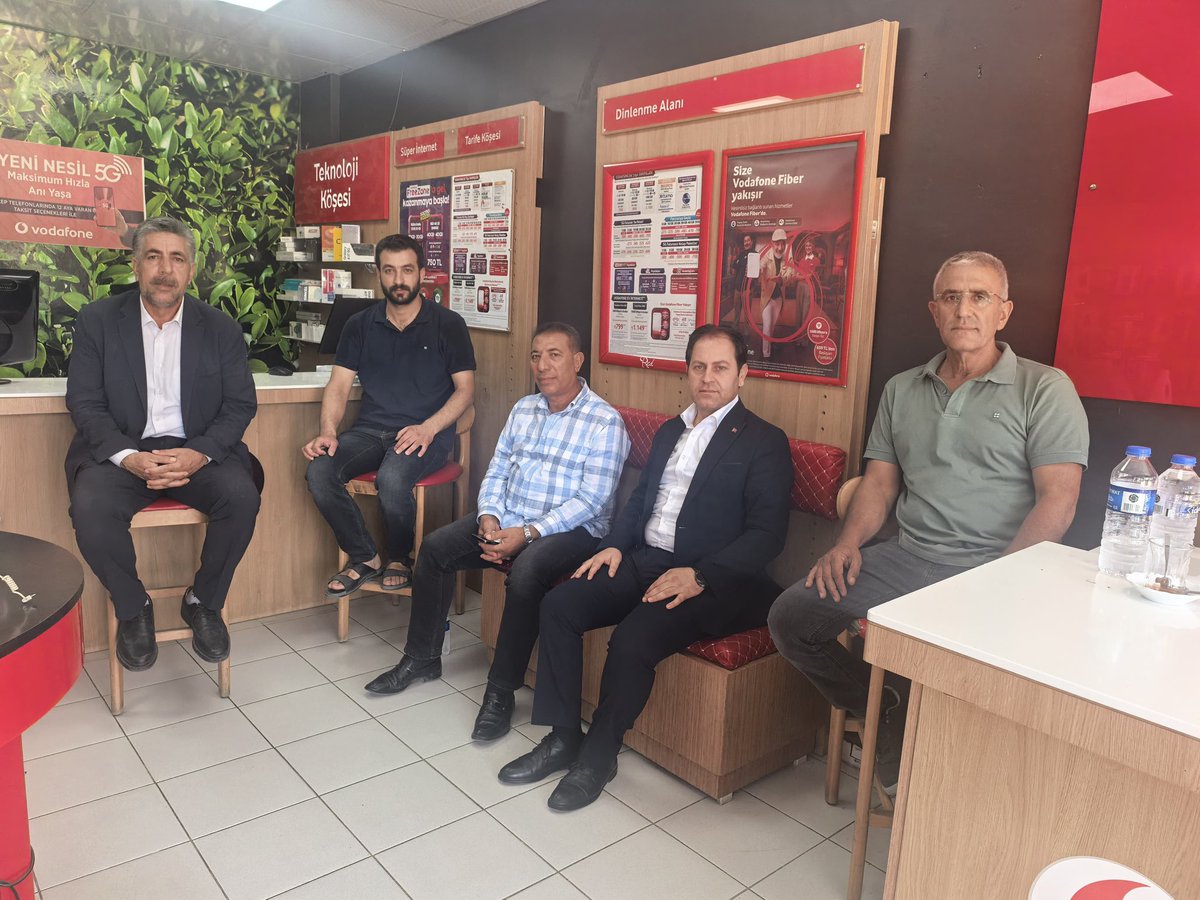 Akparti_hilvan's tweet photo. İlçe Başkanımız Selahaddin Eyyüb Toprak, yönetim kurulu üyelerimiz ile birlikte;

📍 İzollu Bozan Bey Caddesi

Esnafımız Sinan Sansak’ı iş yerinde ziyaret ederek hayırlı ve bereketli kazançlar diledik.

Esnafımızın talep ve önerilerini dinleyip samimi sohbetler gerçekleştirdik. Birlik ve beraberlik içerisinde hemşehrilerimizle gönül bağımızı güçlendirmeye, her zaman sahada olmaya devam ediyoruz.

#SevdamızHilvan 

@RTErdogan @Akparti @bybekirbozdag 
@abuyukgumus 
@hakanaksu058
@farukaytek
@milhamigunbegi 
@AEminOnenOfis @ProfDrDusak @ibrahimeyyupogl @malicevheri @CYAZMAC @HikmetBasak_63 @av_mfaruk @Malikurt14 @FIRATKORAN @akpartiurfa @Kamal1Nuri @SEToprak_
