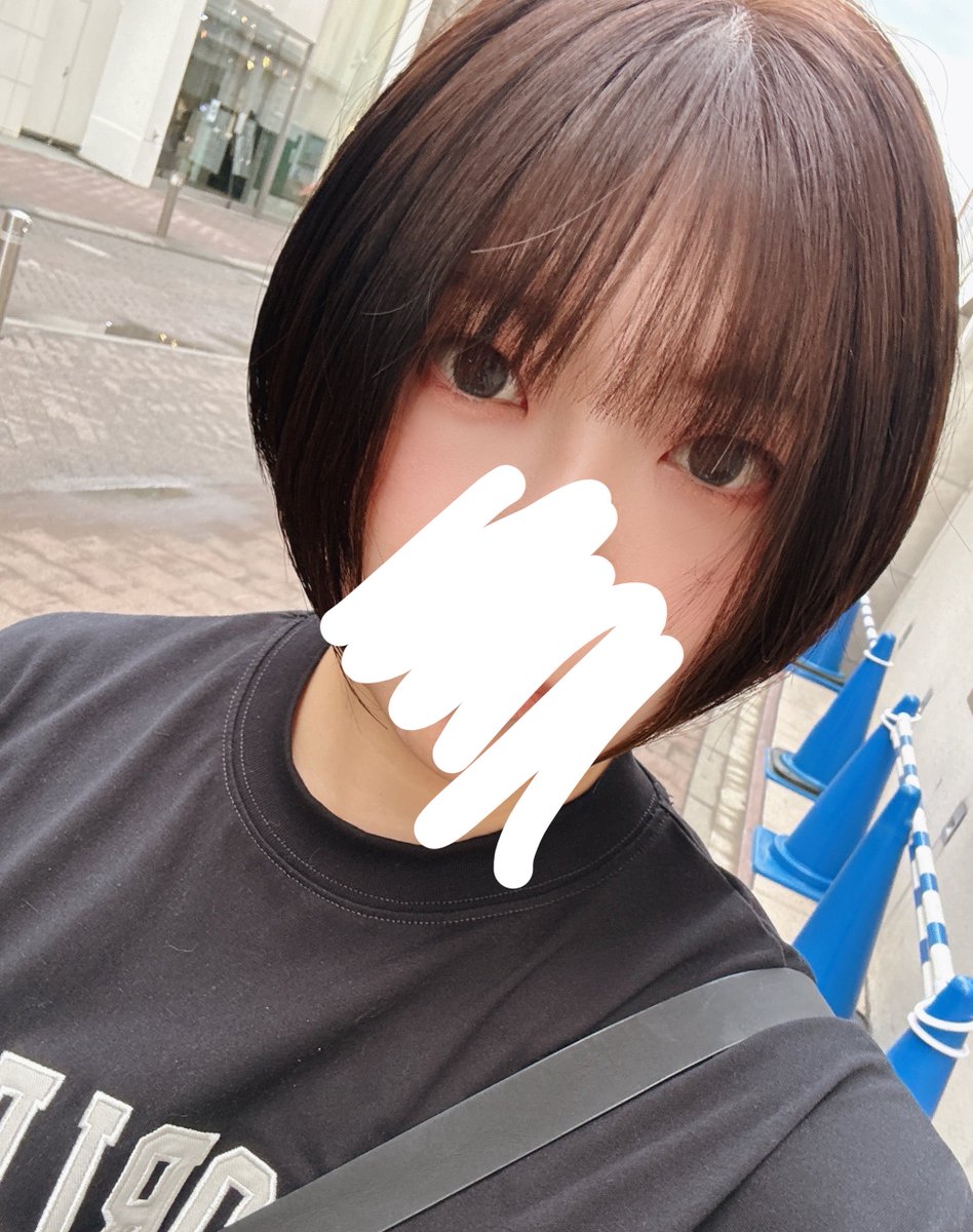 emy102tm's tweet photo. ボサボサに伸びたボブ（湿気でさらにうねうね）をバッサリさっぱり切ってやった！！！！！はちゃさんとショートの話してからめっちゃショートにしたくなったwwwさぁ次ははちゃさんの番だぞーーーー！！！笑 
これで来週のJOINも帽子かぶれるな（毛量多すぎて帽子浮いてくるタイプ） https://t.co/iLlk0xbfZT