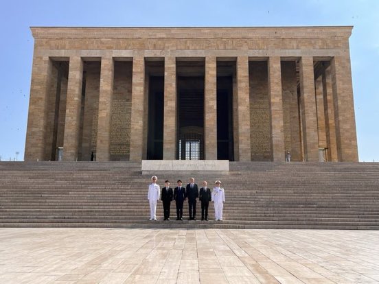 Japonya Savunma Bakanı'ndan Anıtkabir Ziyareti: Atatürk'ün Liderliği Vurgulandı