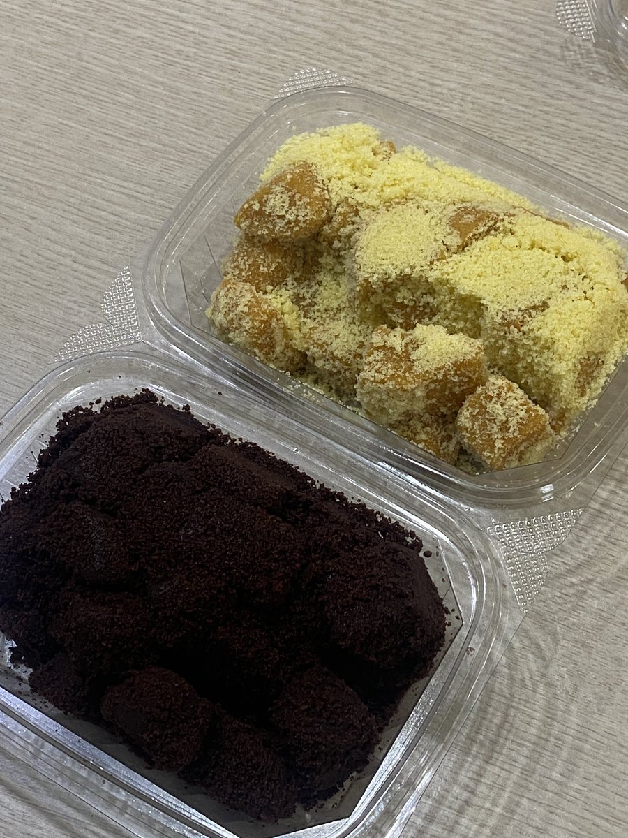 onlybprivate's tweet photo. 광주에 동천떡집이라고 있는데 여기 호박인절미랑 초코인절미 한입크기로 잘려있어서 좋구  너무 마싯어  여기 피자설기도 맛있고     짱!!^^🫰🏻🫰🏻 https://t.co/phZNWhnDu0