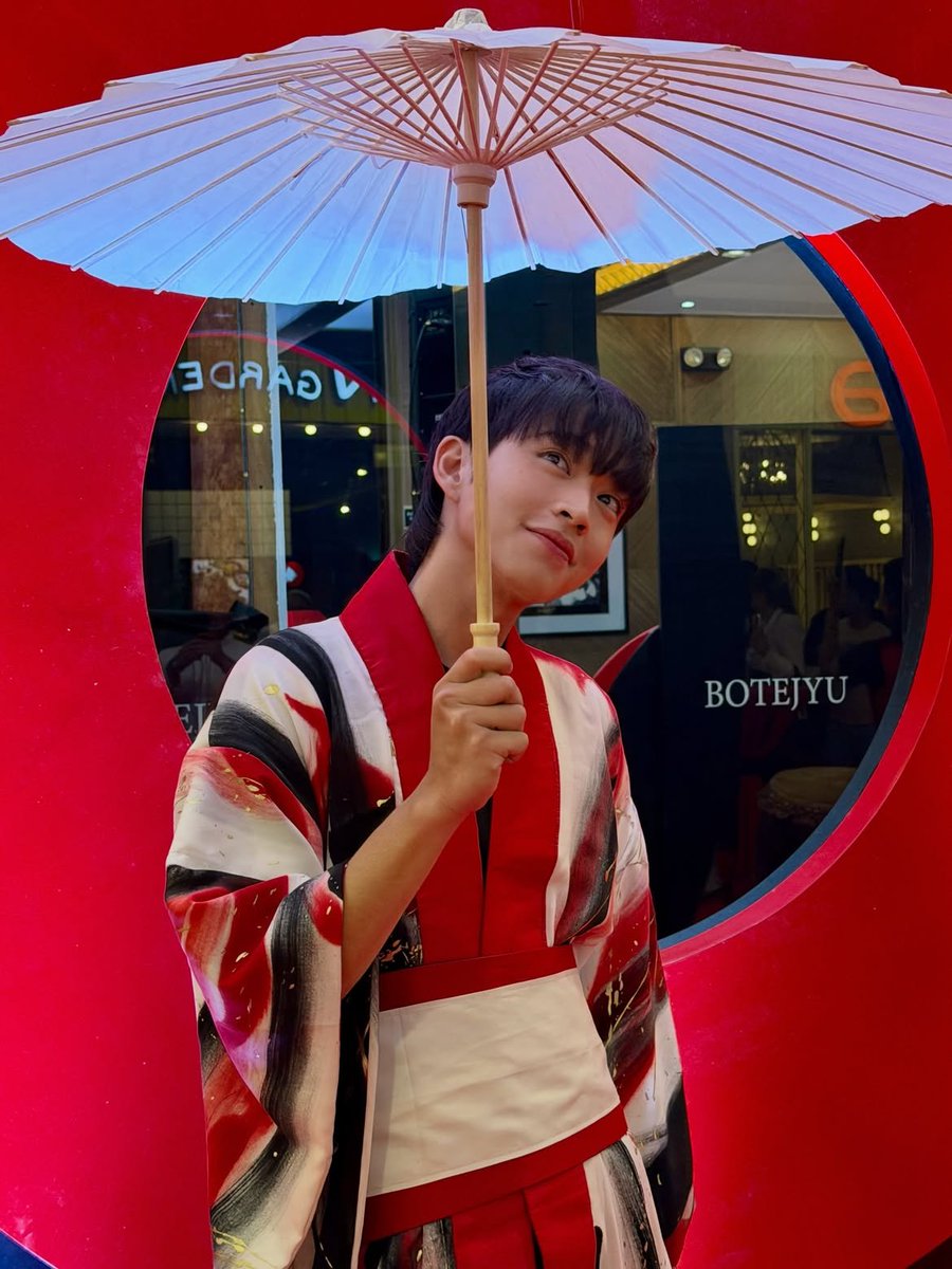 rabsimp's tweet photo. okaerinasai, young master yuri hanamitchi! 😭🩵

rabin at botejyu event! https://t.co/K3UlS8VjL7