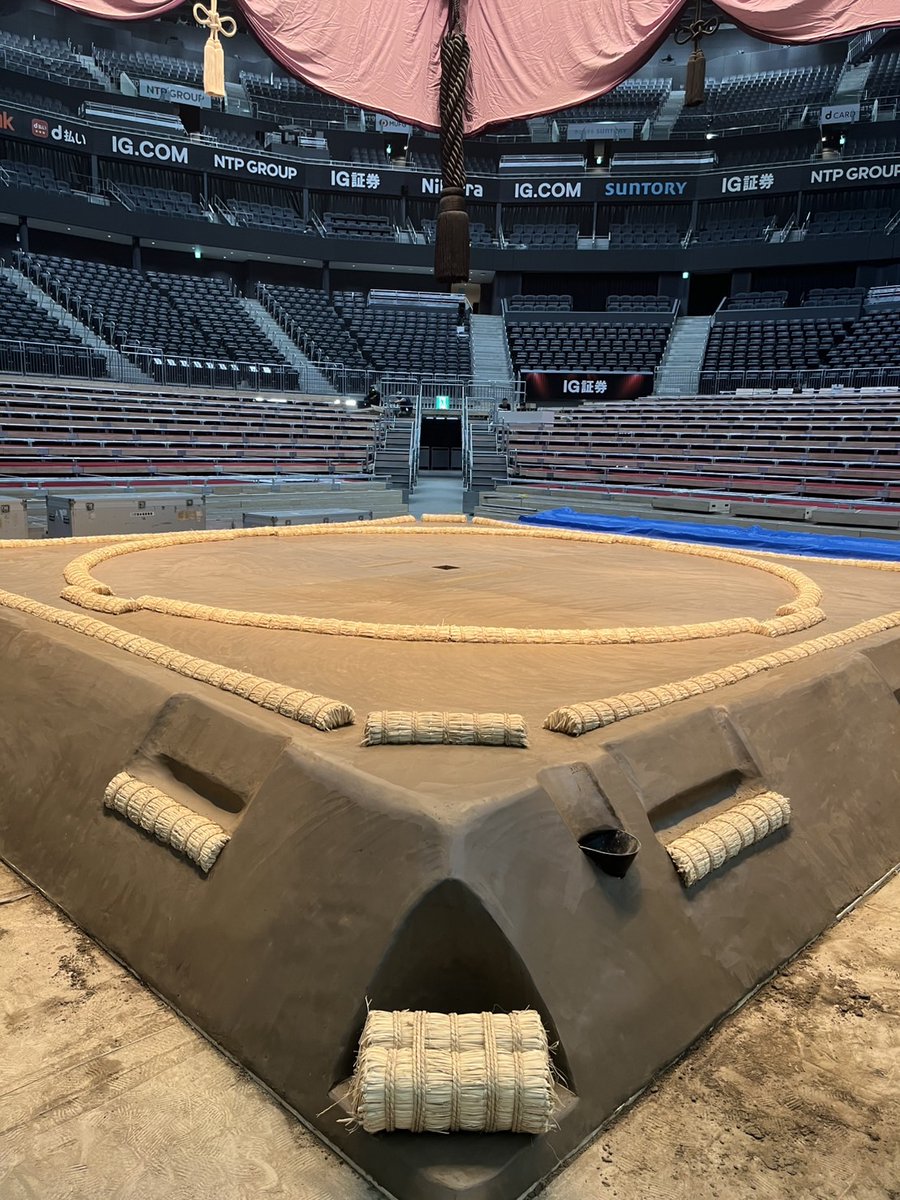 sumokyokai's tweet photo. ＜土俵築＞ 
七月場所まであと2日！ 
昨日土俵が完成しました。 
明日7月11日には土俵祭が行われます。

#sumo #相撲 #土俵築 https://t.co/7j9BCc9bM4