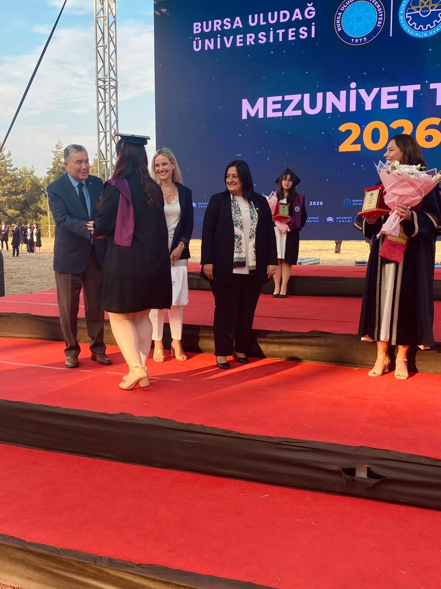 yesil_cevre's tweet photo. 1️⃣ Genel Müdürümüz Sayın Mehmet Aydın, Bursa Uludağ Üniversitesi Çevre Mühendisliği Bölümü 2025-2026 Akademik Yılı Mezuniyet Töreni’ne katılım sağladı.Genç çevre mühendislerinin mezuniyet heyecanına ortak olan Genel Müdürümüz, https://t.co/HX30ngIe8x