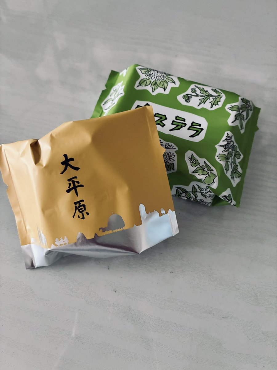 _sapporo's tweet photo. 「お土産として渡すには知名度が必要」

あぁ確かに…と思いながら動画見てました。
その動画で「道民が買う自分用のおやつ」の第1位に輝いていたのが六花亭の大平原。
わたしも好きです。

最近無性に食べたかったカステラと共に。

六花亭、もりもと、柳月のカステラ食べ比べしたいな笑 https://t.co/iqaHUrrbrs
