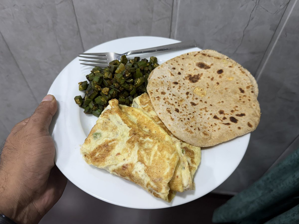 vivekguptaa's tweet photo. 4 eggs
Stuffed roti with low fat paneer.

And OG bhindi https://t.co/5hVurKcGLM