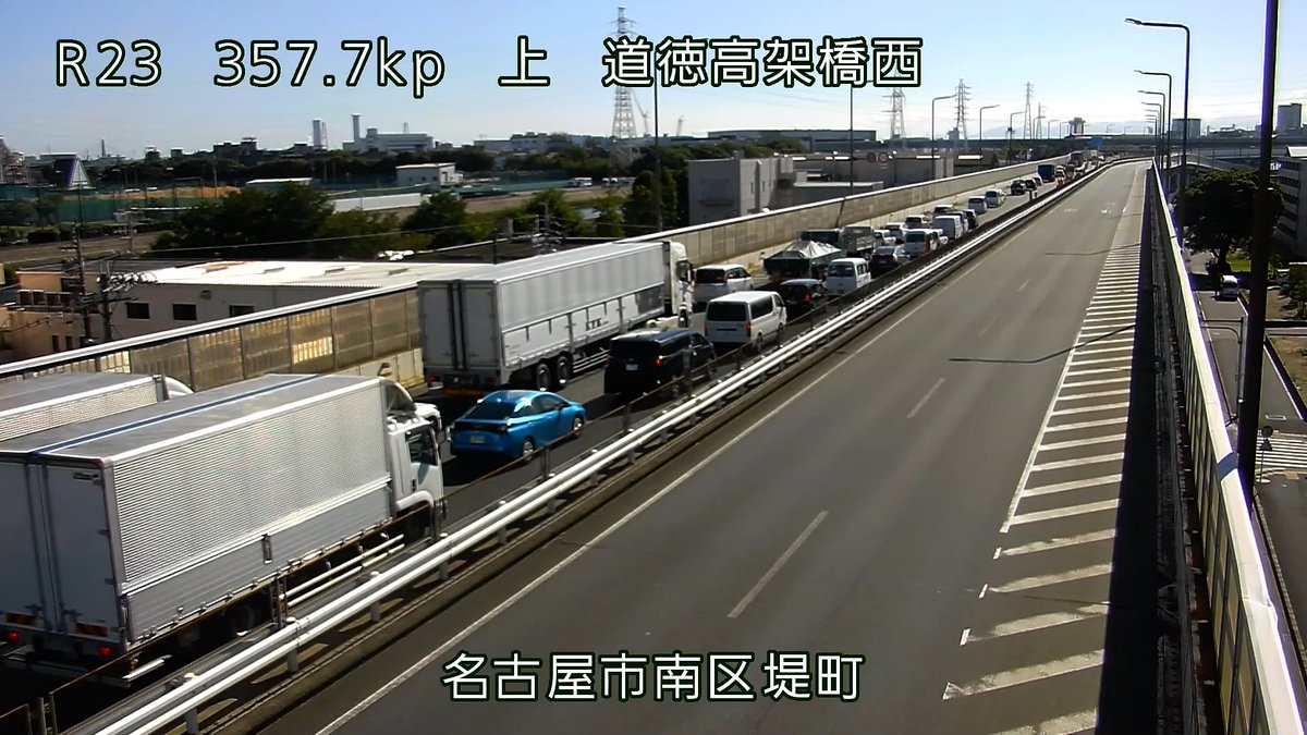 mlit_meikoku's tweet photo. 【国道23号交通混雑のお知らせ】
国道23号名古屋市港区竜宮町における上下線規制の影響により、通過に時間を要します。
夕方時間帯には交通量がピークを迎えさらなる混雑が予測されます。
最新の交通情報をご確認の上、ルートの検討をお願いします。https://t.co/f9q3ehJH3d https://t.co/TvvzGz5jn8