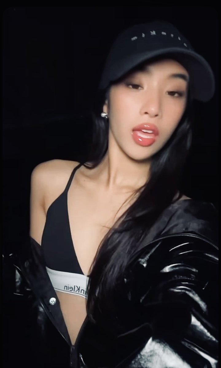 meichaewon's tweet photo. This Daniela with this Sophia… 🤤 https://t.co/DF7TsADqZs