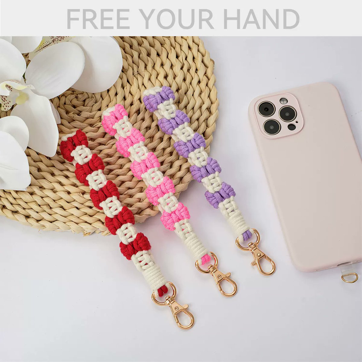 MonicaDebon7zx's tweet photo. Making woven fabric keychains is such a fun weekend craft! Hand-picked yarn + little effort = perfect small gifts for friends. https://t.co/iDNWAE47c9