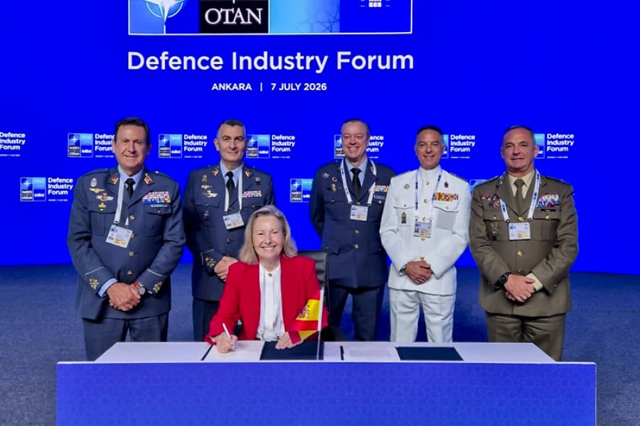 Infodefensa's tweet photo. 🔴#Defensa | La secretaria de Estado de Defensa pondrá el broche a la jornada de #Infodefensa que analizará la decisiva cumbre de la #OTAN en #Ankara 👉🏼 @Defensagob @AmparoValcarce1 https://t.co/isU0CKFDC0 🛡️

𝐈𝐧𝐟𝐨𝐝𝐞𝐟𝐞𝐧𝐬𝐚 analizará las claves de la cumbre de la OTAN en Ankara de la mano de la 𝐀𝐬𝐨𝐜𝐢𝐚𝐜𝐢𝐨́𝐧 𝐀𝐭𝐥𝐚́𝐧𝐭𝐢𝐜𝐚 𝐄𝐬𝐩𝐚𝐧̃𝐨𝐥𝐚, el próximo martes 14 de julio en un desayuno que contará con la intervención final de la 𝐬𝐞𝐜𝐫𝐞𝐭𝐚𝐫𝐢𝐚 𝐝𝐞 𝐄𝐬𝐭𝐚𝐝𝐨 𝐝𝐞 𝐃𝐞𝐟𝐞𝐧𝐬𝐚, 𝐀𝐦𝐩𝐚𝐫𝐨 𝐕𝐚𝐥𝐜𝐚𝐫𝐜𝐞.

🔹𝐏𝐚𝐭𝐫𝐨𝐜𝐢𝐧𝐚𝐝𝐨𝐫𝐞𝐬: @Acorde_Tech, @AicoxSoluciones, @emegroup_ 
🔹𝐂𝐨𝐥𝐚𝐛𝐨𝐫𝐚𝐝𝐨𝐫𝐞𝐬: #Arquimea, #Europavia, @RohdeSchwarz y Prime Defensa