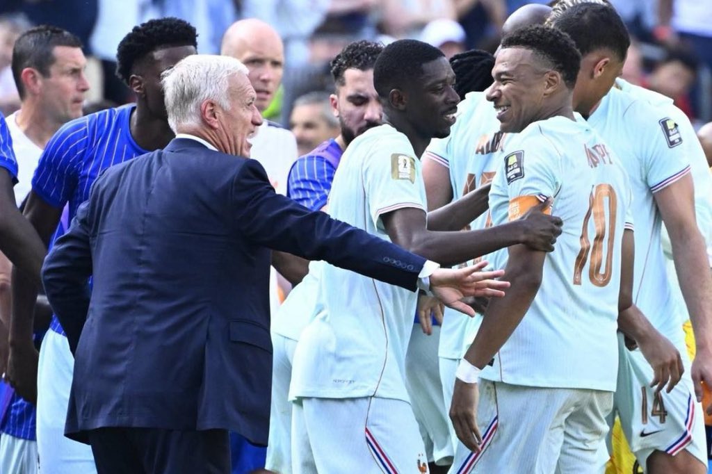 elosim_soy's tweet photo. 🇫🇷 History made!

Kylian Mbappé, Ousmane Dembélé and Lucas Hernandez have become the first French players to reach three consecutive World Cup semi-finals (2018, 2022 & 2026).

They join Germany legend Miroslav Klose, who previously set the benchmark by reaching four straight World Cup semi-finals (2002–2014). 👏🏆