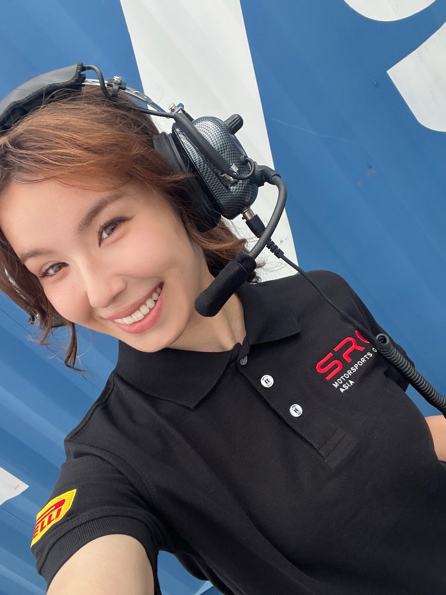 hanubuu's tweet photo. GTワールド／ジャパンカップのピットレーンリポーターサーキットに入りました
毎しゅう富士スピードウェイにいます
パドックに住んでもいいかな https://t.co/1IRTFtfi60