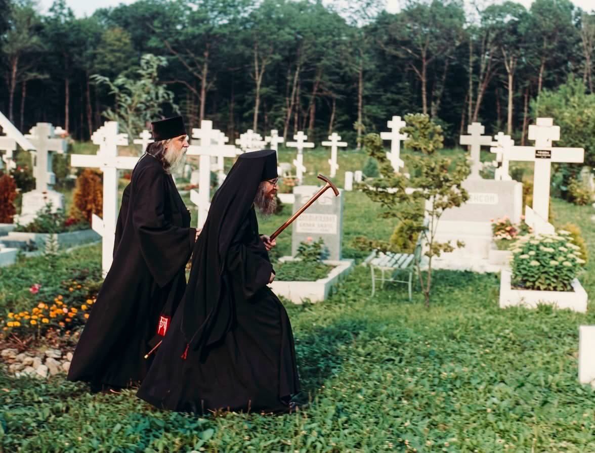 Fragbaza's tweet photo. One day, Bishop John and I were driving to the airport and he asked to return to the cemetery. I told him that the aeroplane could not wait for us, but the vladyka insists. We arrived at the cemetery and the bishop went to go around all the graves! And there were thousands! Time went by, we were late for the plane, and he kept walking and looking for someone. I got angry and went back to the car, and the bishop kept looking. A few hours passed, and he found it—somewhere at the very edge of the cemetery. The man, it turned out, had died that day; the bishop served a memorial service at the cemetery and came to the car: 'Now let's go to the airport!' Upon arriving, it turned out that the plane had been delayed, and the saint flew away as if nothing had happened.

(From the memories of Vladimir Krasovsky, Regent of the New Cathedral in San Francisco).