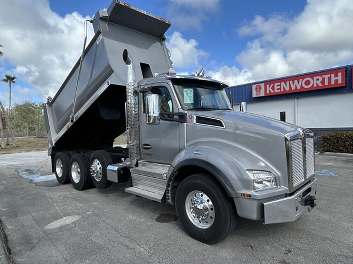 AllRoadsKW's tweet photo. 2026 Kenworth T880 Dump. CUMMINS X15 (14.9L), 500 HP. Allison RDS 6 Spd. 79,200 lb GVWR. Free transfer within South. https://t.co/iEsiZpBBGS https://t.co/pBsexvrbsG https://t.co/Pj4p3Z2UsB