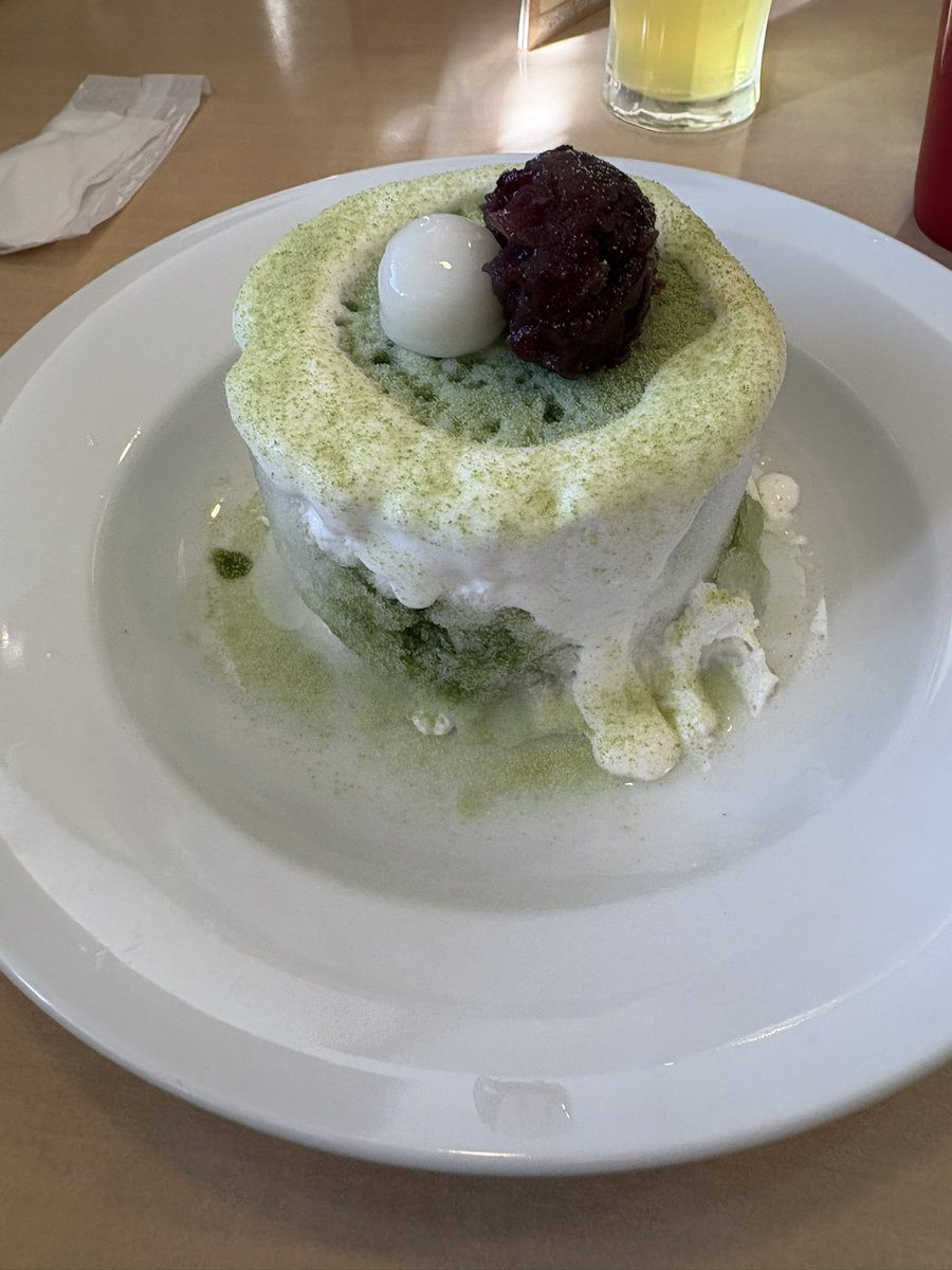rumi415's tweet photo. ジョナサン
ショートケーキみたいなかき氷
抹茶味で大人の風味

可愛いシール付き https://t.co/pAYcIKyXg0