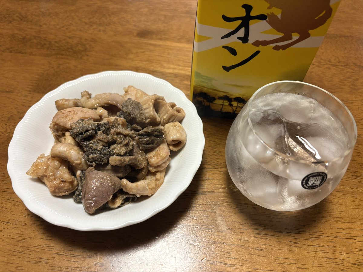 Flatnirvana's tweet photo. ミックスホルモン焼きをアテに呑む https://t.co/WFm6fDiAYc