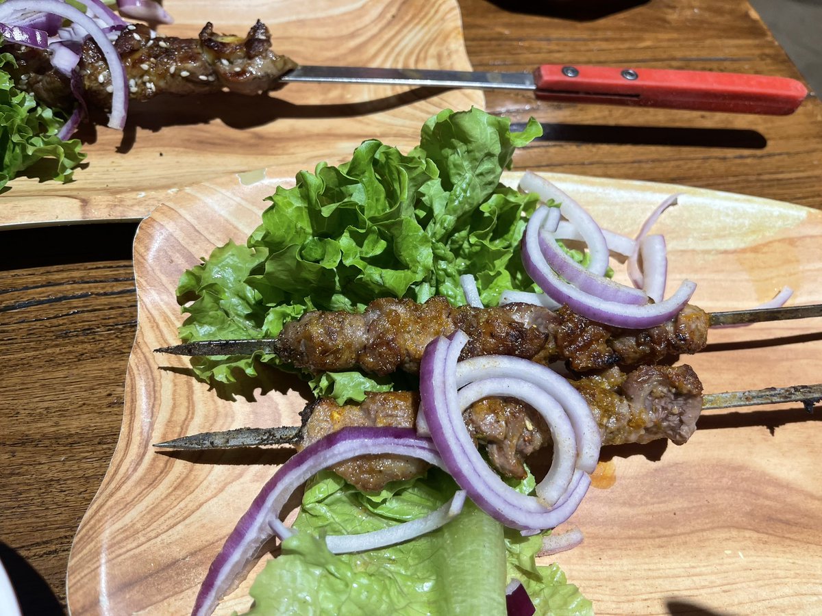 HulunSi's tweet photo. 其实昨天@tene1la 还请我吃饭了，谢谢喵🥺🥹 https://t.co/gI1aFcCoRA
