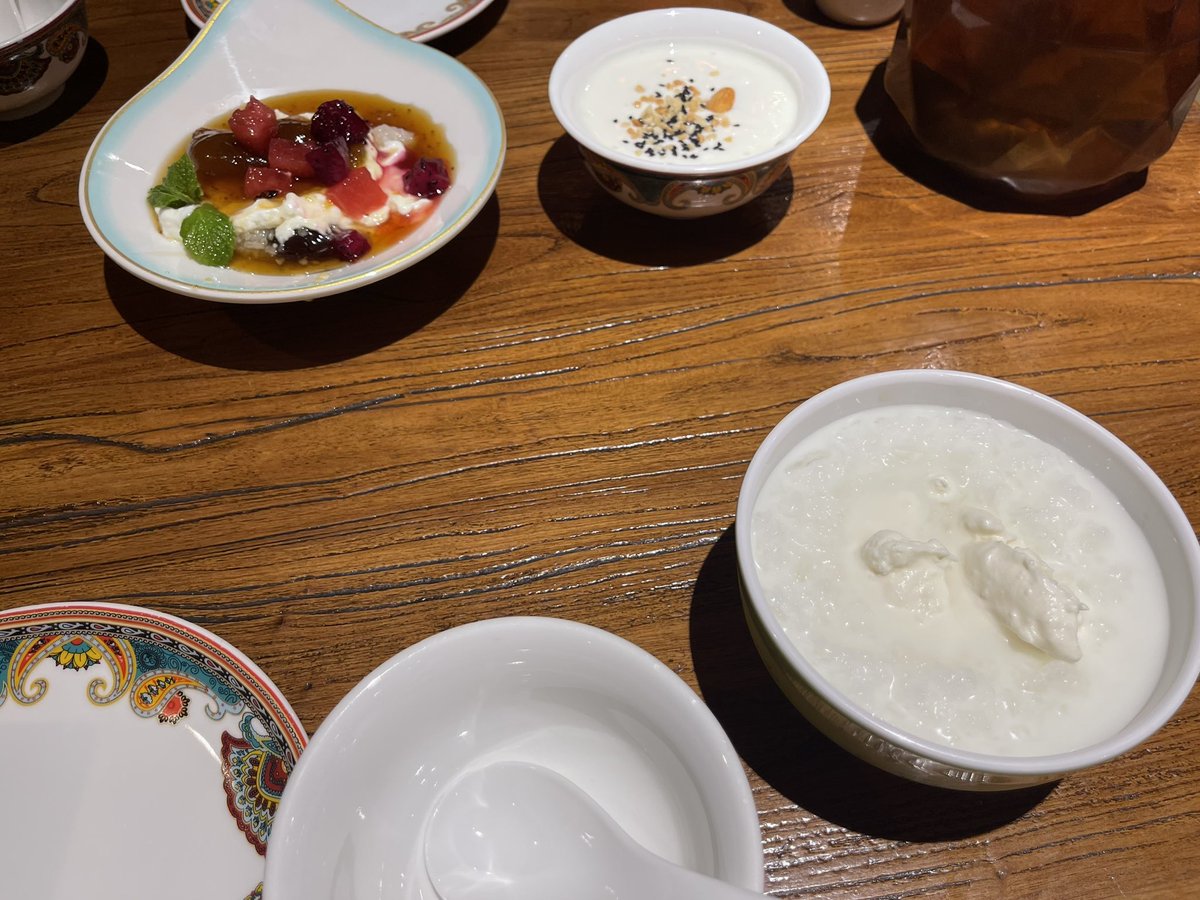 HulunSi's tweet photo. 其实昨天@tene1la 还请我吃饭了，谢谢喵🥺🥹 https://t.co/gI1aFcCoRA