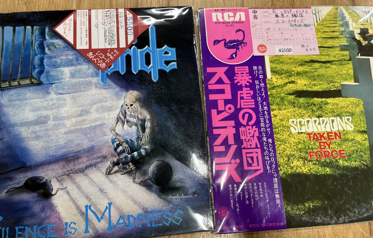 7empire7's tweet photo. 先週の浅草レコードフェアの収穫。

BRIDEはUK盤。スコピは安かった。
モトリーはドイツプレス。frankie milllerは前から聴いてみたかったアーティスト。 https://t.co/zTJzyakChi
