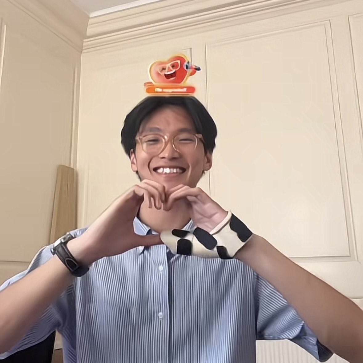 halcyonjef's tweet photo. Keluarga yang hangat ya…
Azka ✨

Sejak kecil, Azka tinggal dan menempuh pendidikan di luar megeri. Pengalaman tersebut diperoleh seiring perjalanan studi dan karier keluarganya sebelum akhirnya kembali menetap di Jakarta. 
Lingkungan internasional yang ditemui sejak dini membuat Azka terbiasa beradaptasi dengan budaya dan sistem pendidikan yang berbeda-beda.

#clashofchampions
#cocseason3