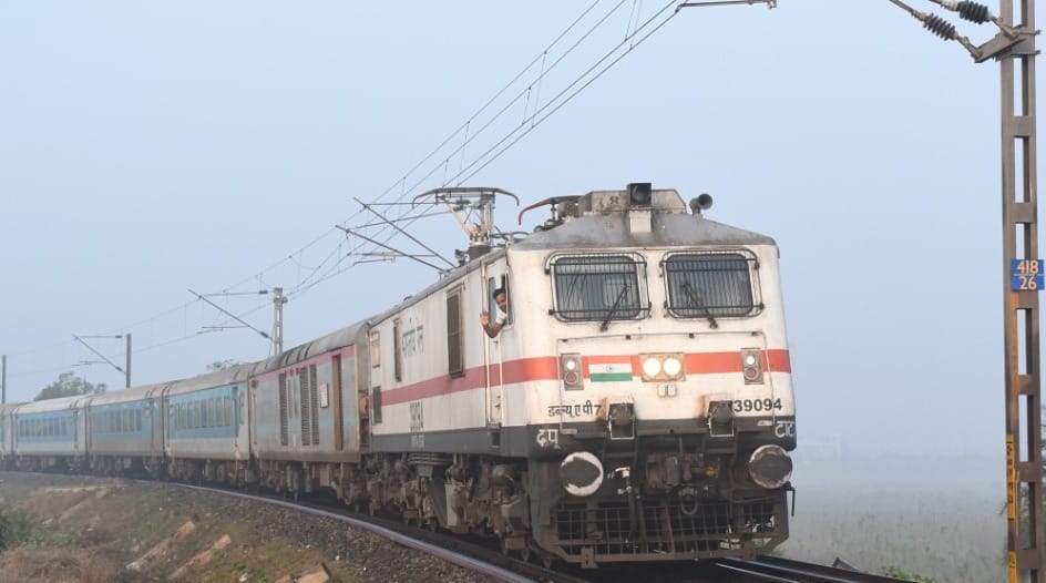 nerailwaygkp's tweet photo. रेल यात्रियों की सुविधा हेतु

05193/05194 छपरा-पठानकोट-छपरा वाया गोरखपुर साप्ताहिक विशेष गाड़ी का संचलन

🔸 छपरा से 20 जुलाई से 28 सितम्बर, 2026 तक प्रत्येक सोमवार को तथा
🔸पठानकोट से 22 जुलाई से 30 सितम्बर,2026 तक प्रत्येक बुधवार को किया जायेगा। https://t.co/3pDDP4VsXh