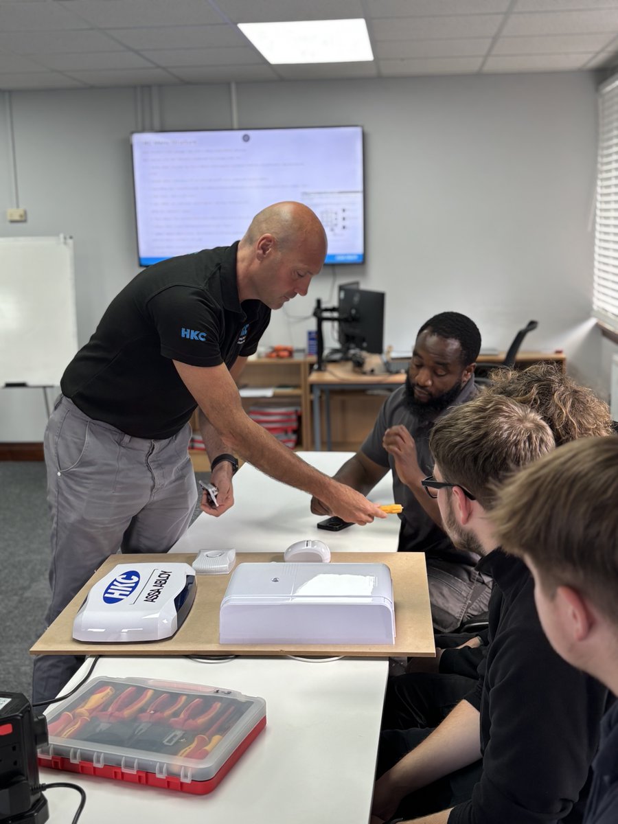 Skills4Security's tweet photo. Hands-on, practical, and industry-led 🔧

Richard Newey from HKC Security UK recently joined us to deliver a brilliant training session for our apprentices, walking them through intruder alarm systems and how to install and programme devices from start to finish ⭐ https://t.co/gK59UZIPgD