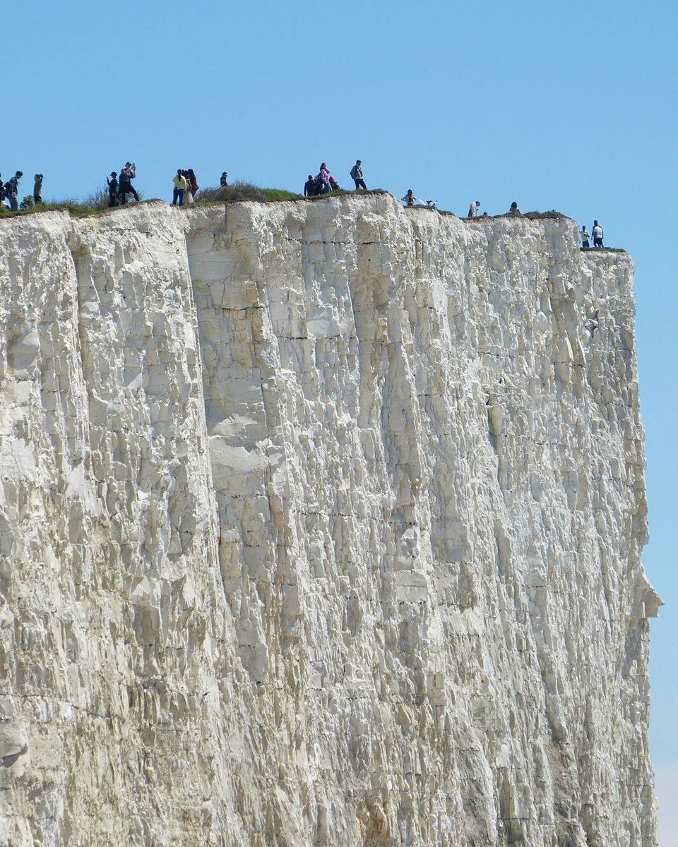sdnpa's tweet photo. Fun fact: These chalk cliffs are around 85-90 million years old.
Less fun fact: Cliff falls can happen at any time.
Please admire them from a safe distance and don't stand on the edge or underneath the cliffs.
📸: Ian Downes https://t.co/blEnd8cSdf