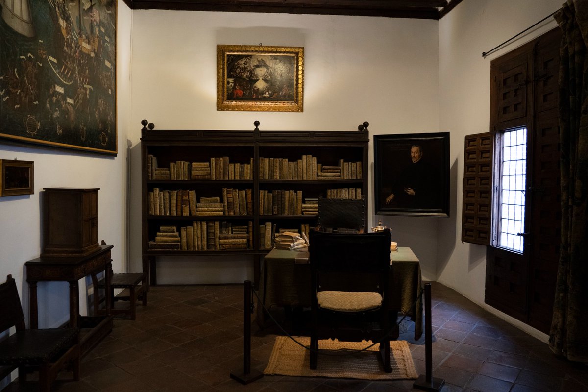 RAEinforma's tweet photo. Conozca la Casa Museo Lope de Vega. Situada en la calle Cervantes de Madrid, es un edificio del siglo XVII en el que vivió el escritor entre 1610 y 1635. Su acceso es gratuito con reserva anticipada: https://t.co/34Q9PIAqo9. https://t.co/G5mhbMCPsE