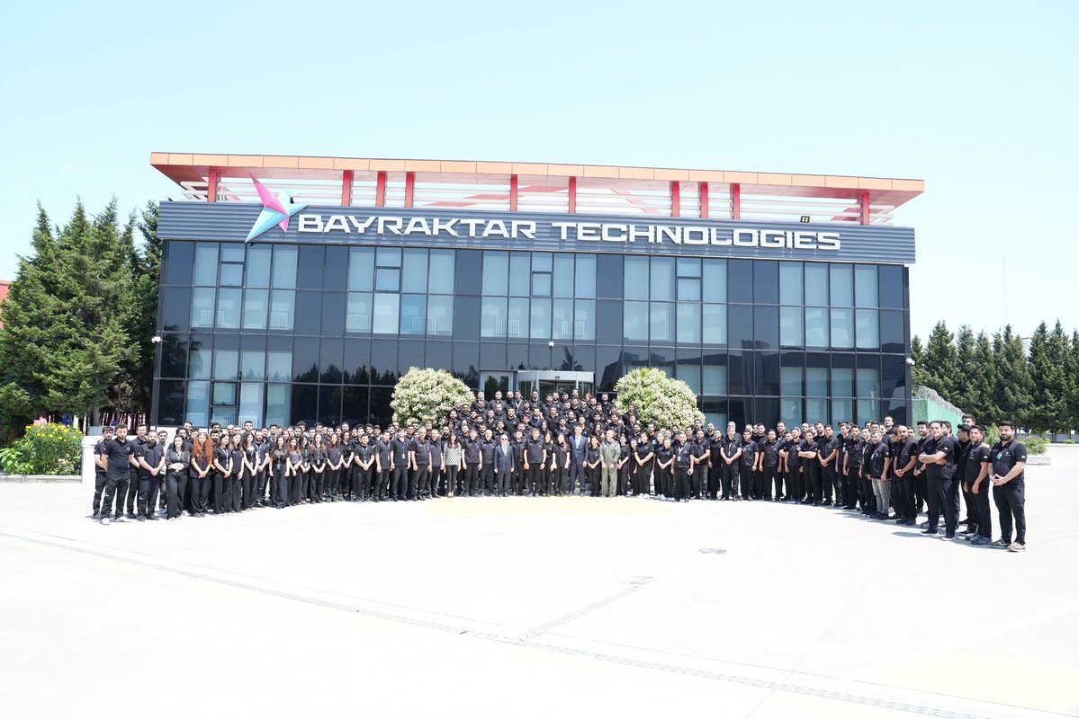 Selcuk's tweet photo. Azerbaycan Büyükelçimiz Sayın Birol Akgün ve Azerbaycan Savunma Bakan Yardımcısı Sayın Aqil Qurbanov ile birlikte Bayraktar Teknoloji tesislerimizi ziyaret ettik.

Ülkelerimizin bağımsızlığı, ortak geleceği ve kardeşliği için çalışan mühendis ve teknik ekipteki kardeşlerimizi yürekten tebrik ediyor, emekleri ve gayretleri için teşekkür ediyorum. 🇹🇷🇦🇿

Azərbaycan Respublikasındakı Türkiyə Səfirimiz Cənab Birol Akgün və Azərbaycan Respublikasının Müdafiə Nazirinin Müavini Cənab Aqil Qurbanov ilə birlikdə Bayraktar Teknoloji müəssisələrimizi ziyarət etdik.

Ölkələrimizin müstəqilliyi, ortaq gələcəyi və qardaşlığı naminə çalışan mühəndis və texniki heyətdəki qardaşlarımızı ürəkdən təbrik edir, onların zəhməti və fədakarlığına görə təşəkkürümü bildirirəm. 🇹🇷🇦🇿

H.E. Birol Akgün, Ambassador of Türkiye to Azerbaijan, and H.E. Aqil Qurbanov, Deputy Minister of Defense of Azerbaijan, visited the Bayraktar Technologies facilities with us.

I wholeheartedly congratulate our brothers and sisters among the engineers and technical teams working for the independence, shared future, and brotherhood of our countries, and I thank them for their efforts and dedication. 🇹🇷🇦🇿
