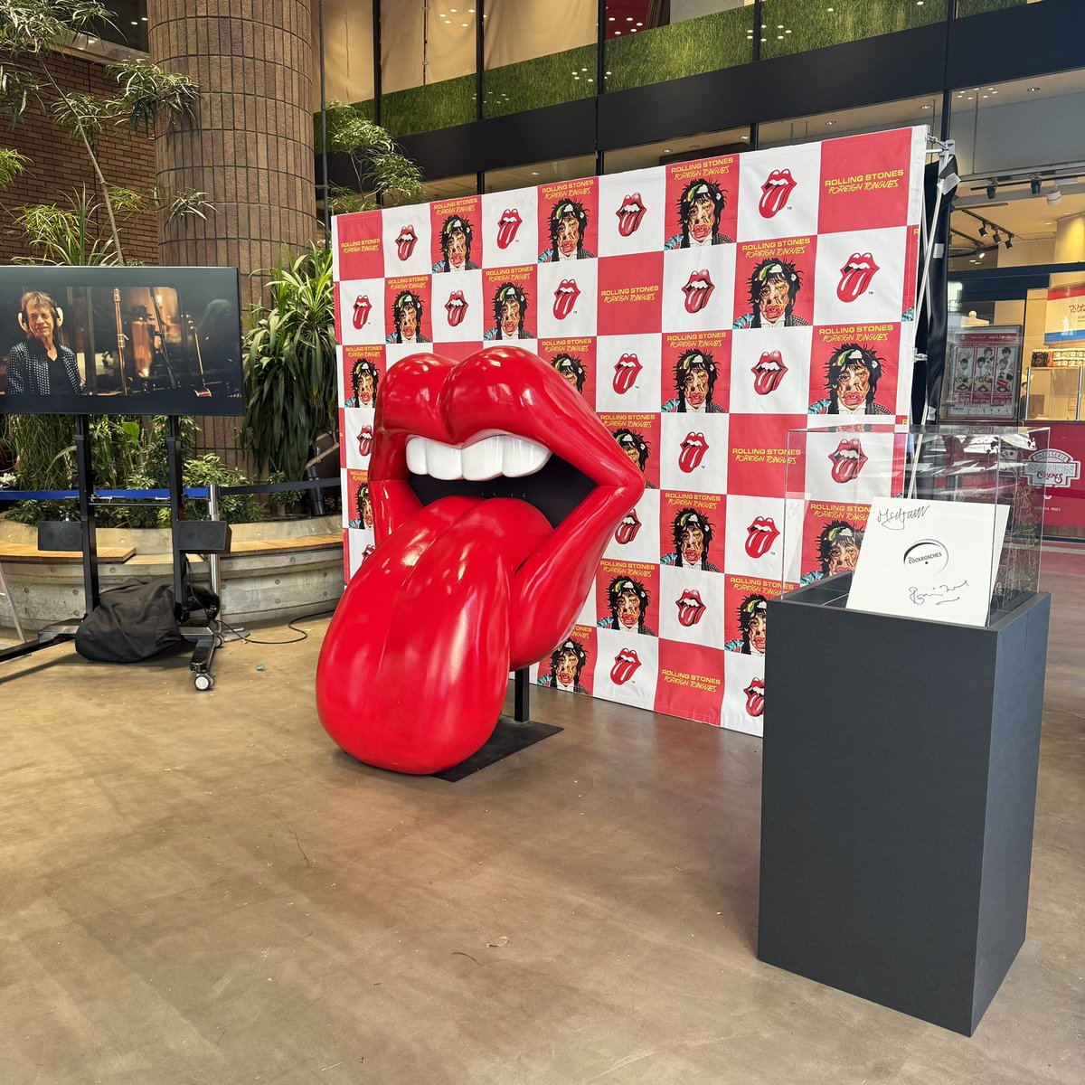 ingm_matsuko's tweet photo. #ストーンズ新作発売 
#shibuya https://t.co/F1Ld4vRw7p