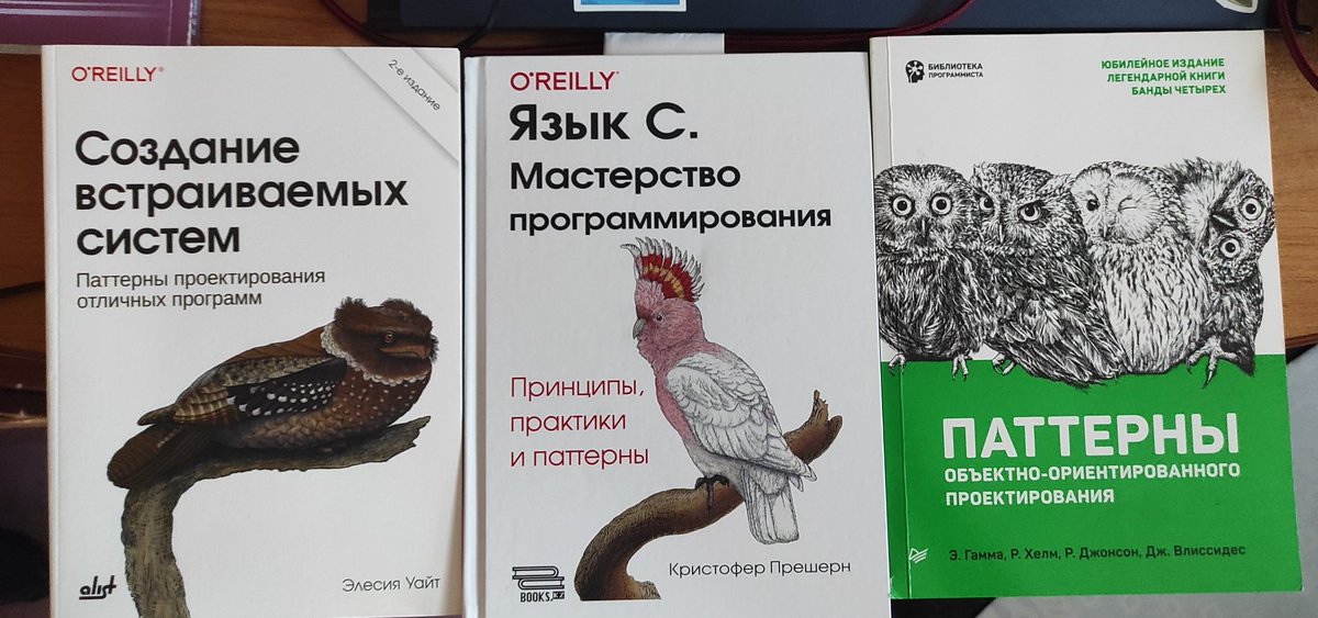 Avermoal's tweet photo. Я тут немного орнитологом стал недавно, все деньги слил на книги, ещё одна по CMake едет, жаль на ней нет птички. Ну и первая птица просто разъёб, тупо блять тюлень на ветке обожаю https://t.co/zVPlyawWkh