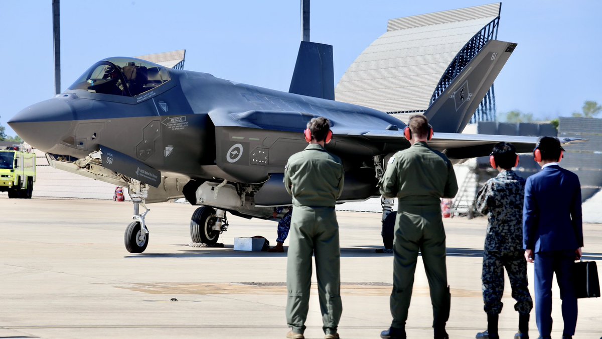 JASDF_PAO_ENG's tweet photo. July 9, Gen Morita #JASDF visited Australia for Southern Cross 26 and joined media engagement with AIRMSHL Chappell #RAAF and Gen Schneider #PACAF . They discussed the importance of SC26 and trilateral cooperation, and also reaffirmed F-35A interoperability. #SC26  🇯🇵🇺🇸🇦🇺 https://t.co/gPXhp6dada