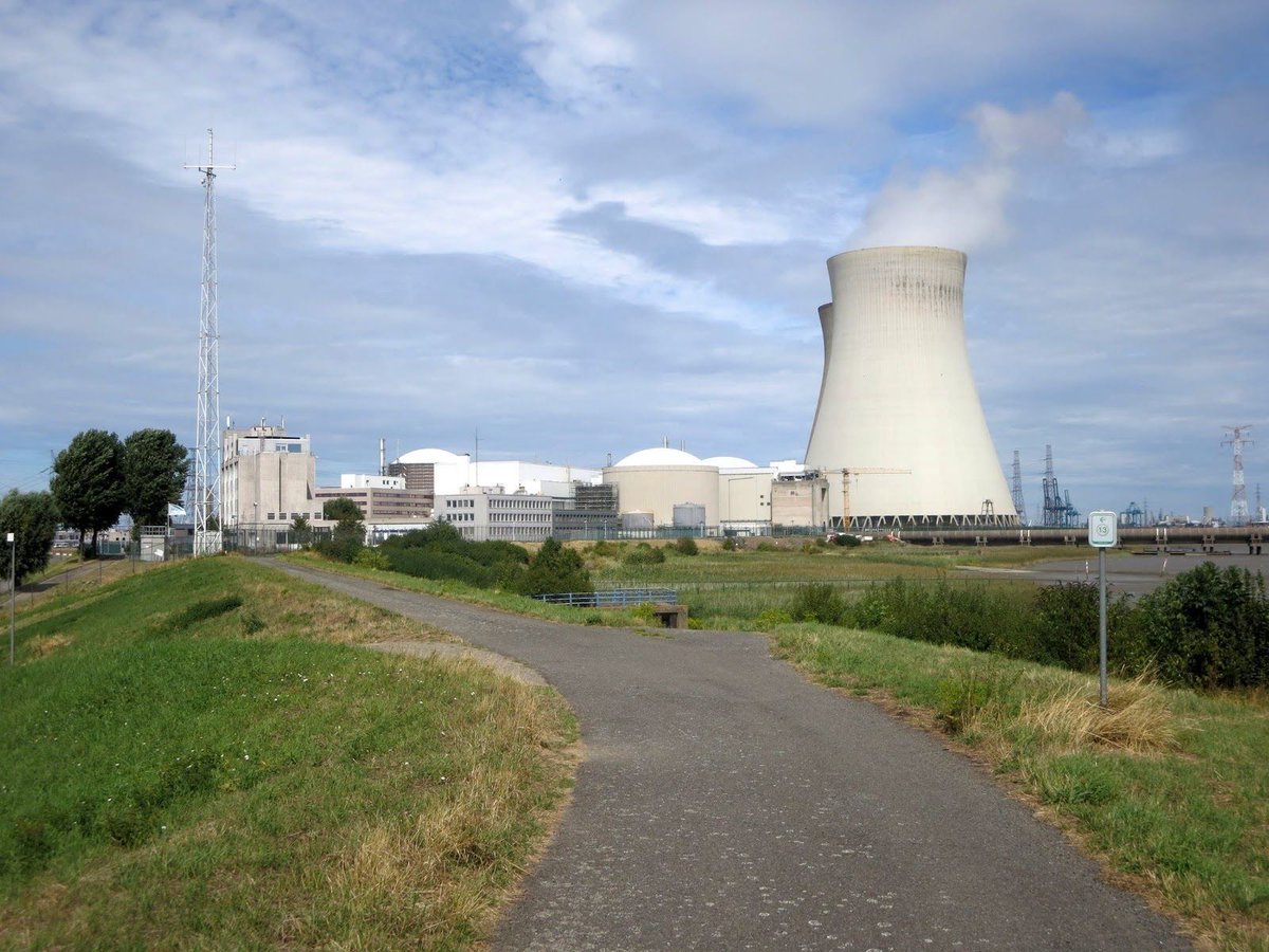 delateavond's tweet photo. 🎙️ DE LATE AVOND | Vandaag 10 juli 2026 🎙️

Vanaf 23 uur in https://t.co/epX5iMARNH 
🔴 Straatinterview - Kerncentrales? Wat vinden de Zeeuws Vlamingen er van
🔴 Column Midas Dekkers  - De Belg
🔴 https://t.co/CRl0PGeRzD - Archeologische Kroniek 

Presentatie: @AlfredBlokhuizen https://t.co/oH6zthLLYO