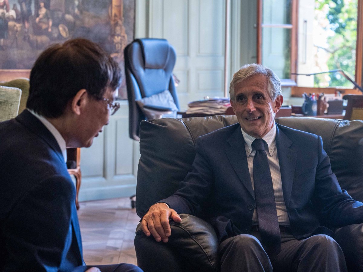 UPU_DG's tweet photo. Honoured to meet H.E. Mr Luigi Maria Vignali, Ambassador and Permanent Representative of Italy to the UN in Geneva. We discussed innovation, AI, digital transformation and the future of postal services, and reaffirmed the importance of close cooperation between Italy and the UPU. https://t.co/s3CPGYizYR