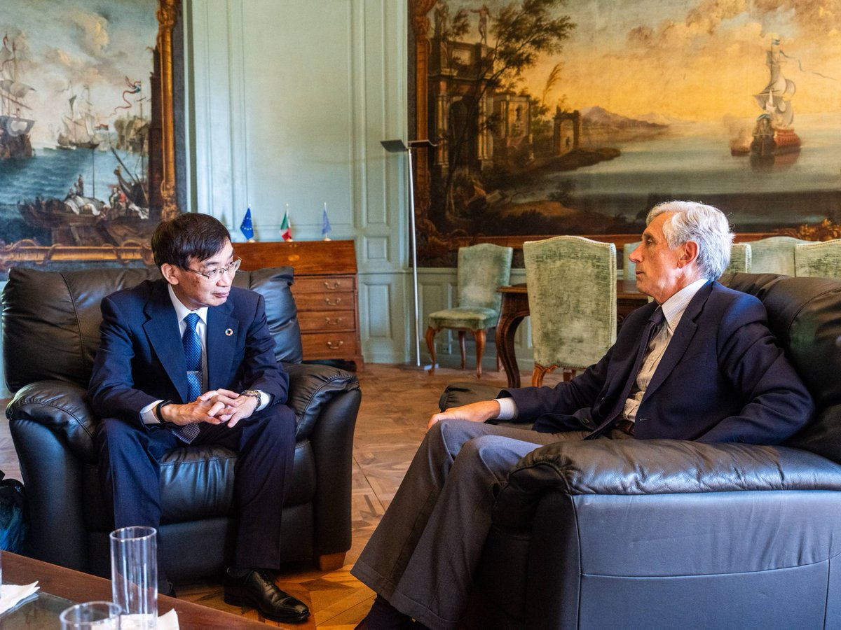 UPU_DG's tweet photo. Honoured to meet H.E. Mr Luigi Maria Vignali, Ambassador and Permanent Representative of Italy to the UN in Geneva. We discussed innovation, AI, digital transformation and the future of postal services, and reaffirmed the importance of close cooperation between Italy and the UPU. https://t.co/s3CPGYizYR