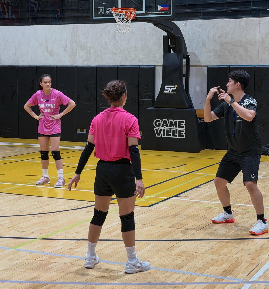tj_canino's tweet photo. defense summed up in one photo.

🇵🇭JAZARENO-BELEN 

📸 | alaspilipinasvolley https://t.co/pSnzgy65JA