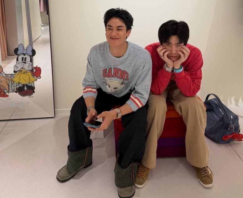 Olive_Hopes's tweet photo. OffTay are the cutest 🥰❤️✨
#OffTay #ออฟเต
#OffJumpol #Tawan_V https://t.co/ifwZdZlicA