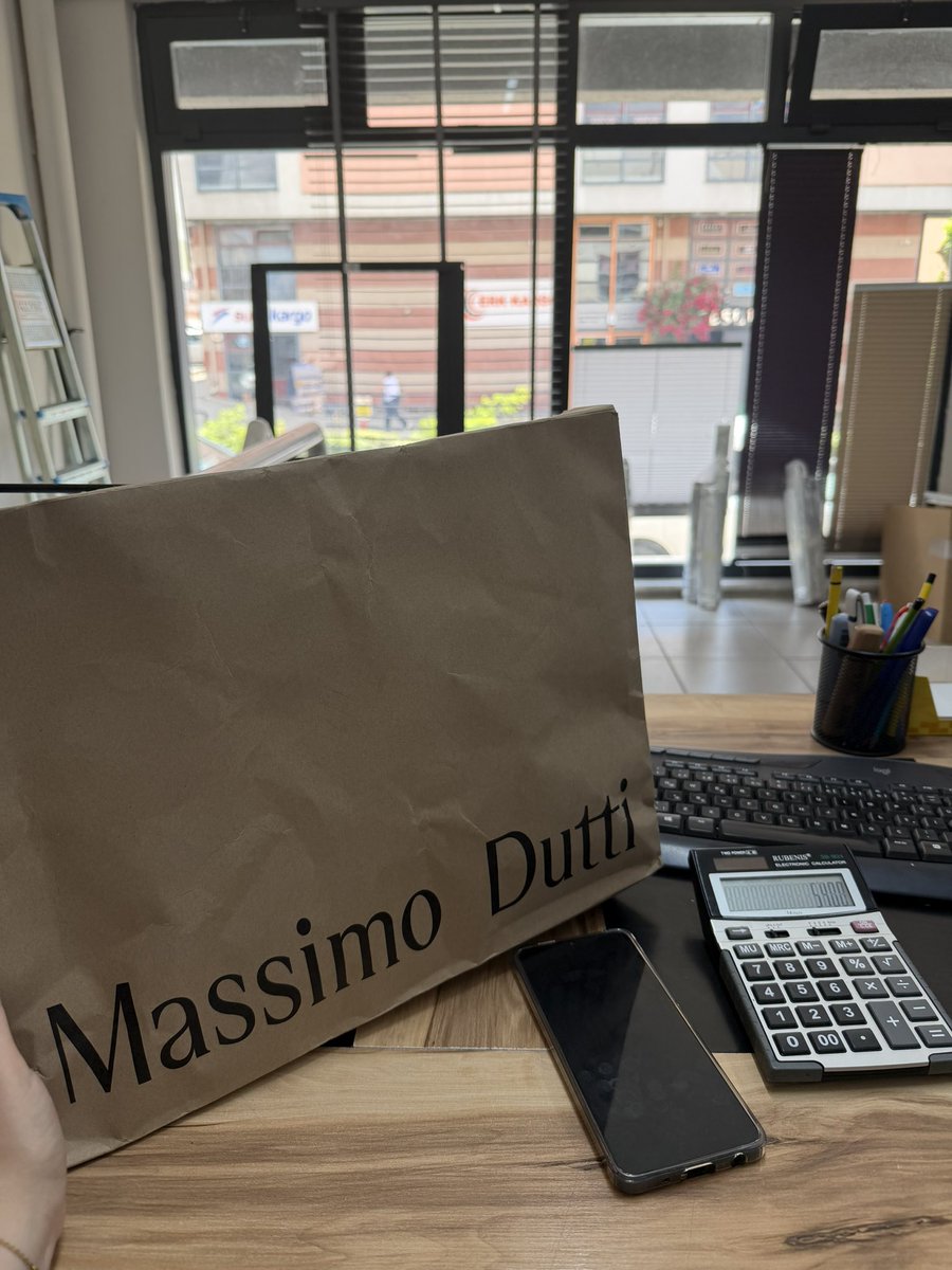 HButimar's tweet photo. Allah’ım, bana her gün hediye kargosu gelsin; kredi kartı ekstresini de görmezden geleyim. 😂📦🤲 https://t.co/PXeymHonRz
