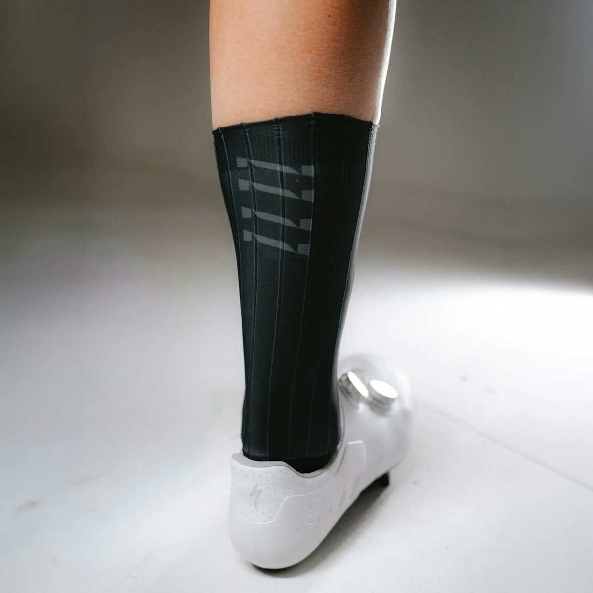 Bioracer_japan's tweet photo. 🎁新作 Speedwear Aero Socks プレゼントキャンペーン開催

Team TotalEnergies および Équipe Cycliste Groupama-FDJ のプロライダーが、実戦で信頼を寄せるSpeedwearシリーズ。

今回プレゼントするSpeedwear Aero Socksは、先日アップデートされたばかりの新作エアロソックスです。

空気抵抗を抑えるための素材・フィット・丈感を見直し、タイムトライアルから序盤の逃げ、そして高速巡航まで、1ワットが勝敗を分けるレース本番でライダーを支えるアイテムへと進化しました。

今回は、Speedwear Aero SocksのWHITE / BLACK、Mサイズをそれぞれ1名様にプレゼントいたします。

Speedwearコンセプトについてはこちら
https://t.co/9RvVTBanR6
ぜひこの機会にキャンペーンへご応募ください！

■ 応募方法
① @bioracerjapan をフォロー
② この投稿に「いいね」
③ この投稿をリポスト
※引用リポストにコメントを添えると、当選チャンスアップ

■ 応募期間
2026年7月10日(金)〜7月19日(日) 23:59まで
■ 当選発表
当選された方には、7月27日(月)以降にDMにてご連絡いたします。
※商品の発送は8月上旬〜8月中旬頃を予定しています。
配送時期が前後する場合もございますので、あらかじめご了承ください。
■ 注意事項
① 公式アカウント @bioracerjapan をフォローしていない場合や、フォローを解除された場合は、応募完了とみなされません。
② 当選のご連絡から1週間以内にご返信がない場合、当選権利は失効となります。
③ 非公開アカウントの方はご応募いただけません。必ず公開アカウントからご応募ください。
④ 応募完了の確認や、当選・落選についてのお問い合わせにはお答えできかねます。
⑤ 本キャンペーンは、X Corp.およびXによる主催ではございません。BIORACER JAPANが独自に開催するキャンペーンです。
⑥ 本キャンペーンへのご応募をもって、Xの利用規約に加え、キャンペーン利用規約および本投稿に記載の事項に同意いただいたものとみなします。
⑦ プレゼントの発送は、日本国内のみとなります。