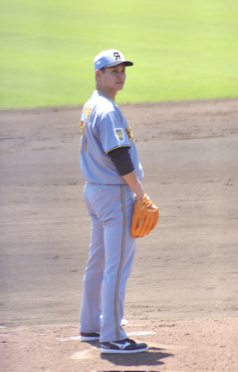 toluckyapple's tweet photo. 7/10 オリックス戦
審判も笑わせて良い雰囲気の平田監督
近本さん
大竹さん

バックネットで写真がボケがちです😭 https://t.co/tq1r6Tzx7N