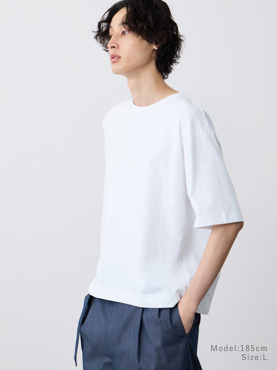 ⑤テンジククロップドTシャツ トレンドの短め丈のTシャツ。 しっかりと