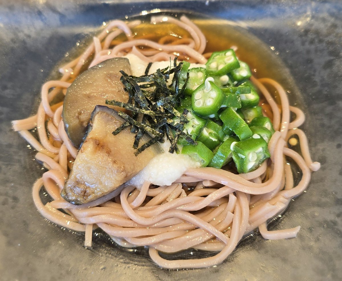 PenguinInNY's tweet photo. JAL 　Fラウンジ(成田)
メニューが一新されてました🙂

1: 鯛の煮凝り
2: 揚げ茄子とオクラのサクラうどん - 桜🌸の香り
3: 紅富士の冷製 キウイソース
4: サルティンボッカ

続
言い訳ですが、一つ一つは少量です😅 https://t.co/3iJRq4k6LN