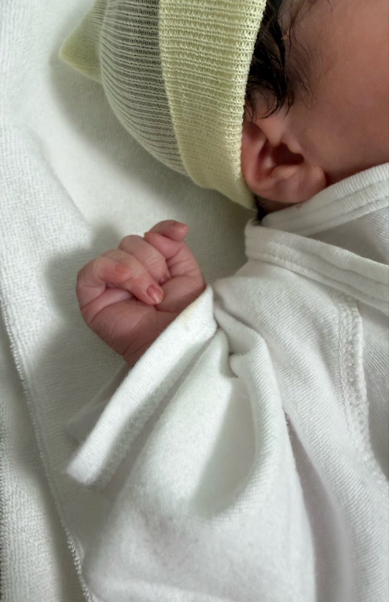 FI1bd's tweet photo. 7/8に破水したあと陣痛が全く来ず、子宮口もカチコチで、促進剤利用で7/10無事に👶🏻産まれました！リプやいいねありがとうございました😭すごく励みになりました！！！ほぼ二徹なので回復後にリプ返させてください🙇‍♀️🫶 https://t.co/1deyXy3lNk