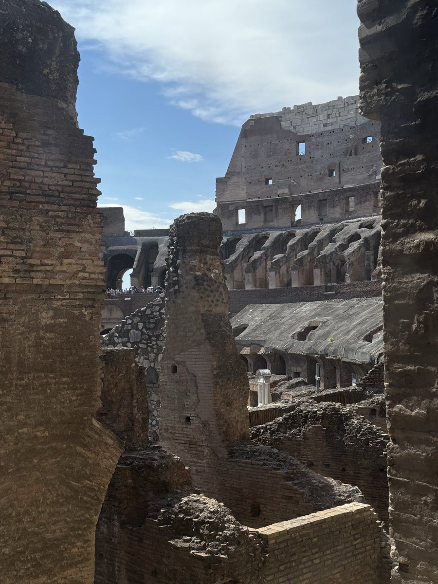 vosqyy's tweet photo. Centuries of different aesthetic eras. Rome collects them all. https://t.co/TMbvAhbTM8