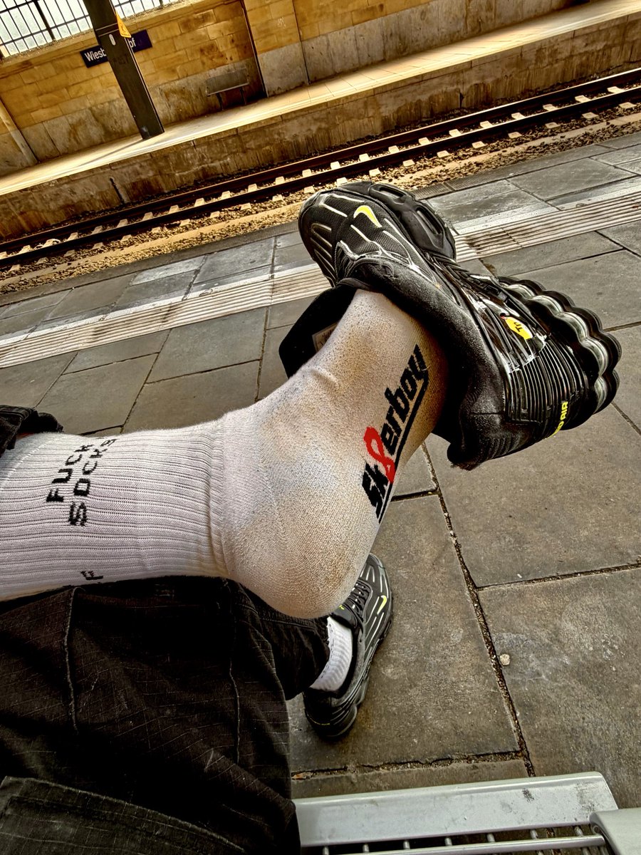 nikesk8's tweet photo. Smelly Friday 😈😈 https://t.co/kejHjuz3SY