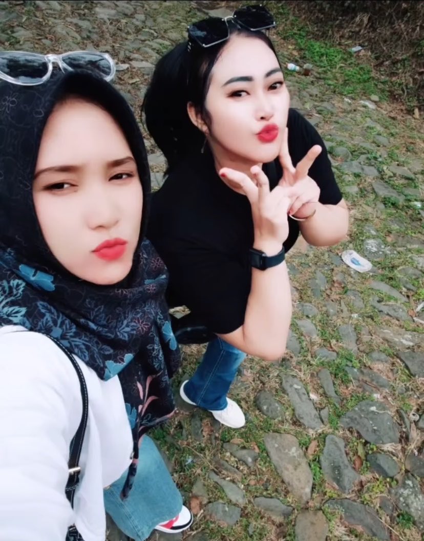 bellaayit's tweet photo. waktu nya para janda pulang☺️🤏🏻 #jandakembanggoyang #jandareal #aslidong #bukanfake https://t.co/AvdckEA6da