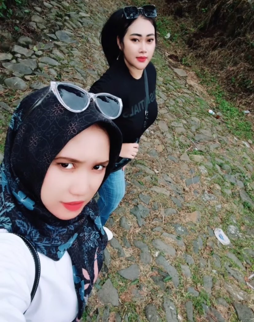 bellaayit's tweet photo. waktu nya para janda pulang☺️🤏🏻 #jandakembanggoyang #jandareal #aslidong #bukanfake https://t.co/AvdckEA6da