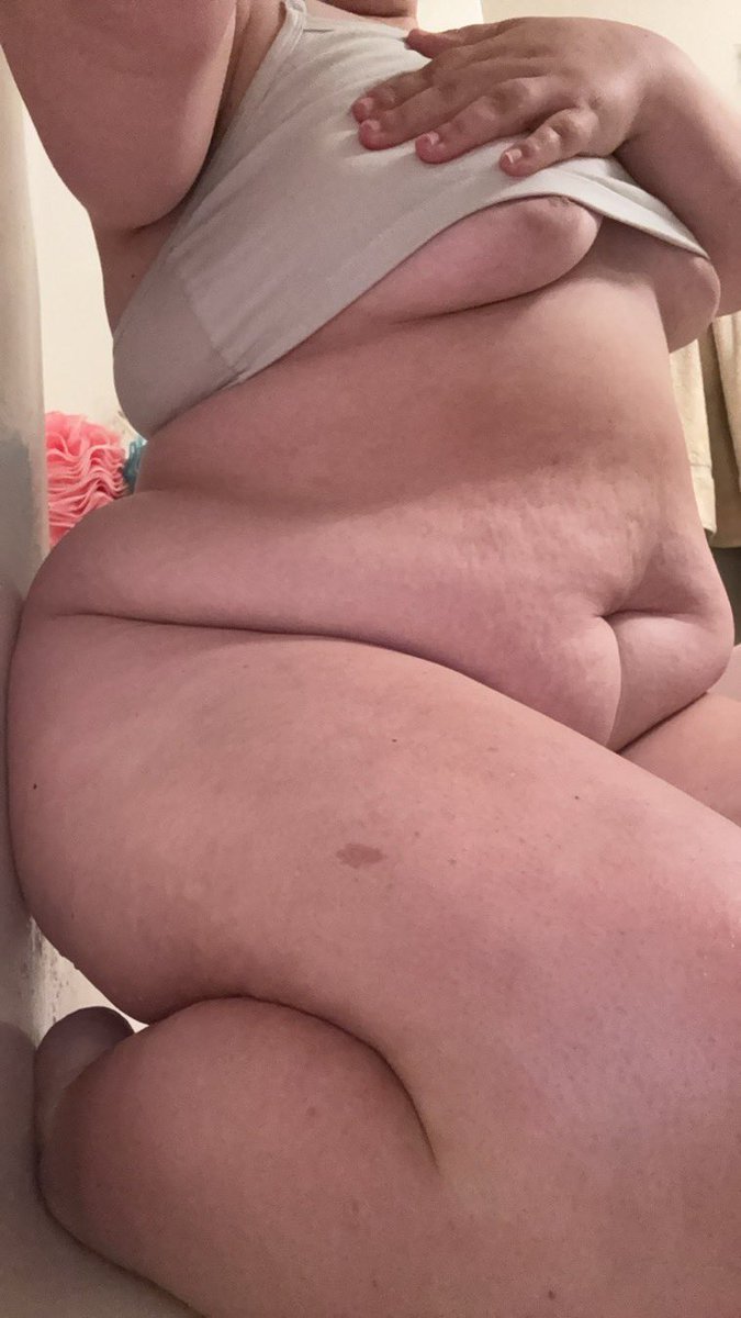 Clmenceq0d's tweet photo. J’opte pour le #VendrediCorps à la place du #VendrediSeins 😝😘 https://t.co/UZ8zxGkBDl