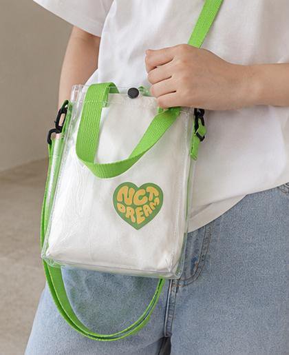 shoparsip's tweet photo. ✨SLING BAG NCT DREAM ✨

• Material luar: Mika transparan premium
• Inner pouch: Kanvas tebal dengan logo sablon rubber
• Ukuran Mika: 16 × 4 × 20 cm
• Ukuran Pouch Kanvas: 19 × 4,5 × 19,5 cm
• Tali selempang adjustable

🔗 : https://t.co/bdXnZe0FRR

#NCTDREAM #zonauang https://t.co/IcGqlXu1Cj